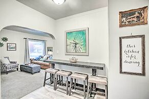 High-end & Homey Family Abode: Walk Downtown!