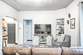 High-end & Homey Family Abode: Walk Downtown!