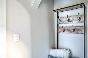 High-end & Homey Family Abode: Walk Downtown!