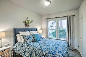 High-end & Homey Family Abode: Walk Downtown!