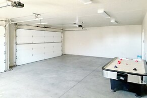 Adventure Bound Home w/ Pickleball, Hot Tub & More