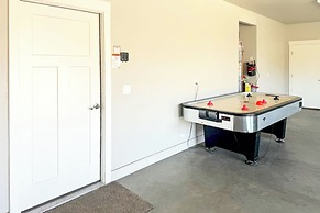 Adventure Bound Home w/ Pickleball, Hot Tub & More