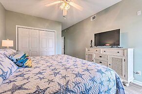 Coastal Condo With Pool - Walk to Destin Beach!