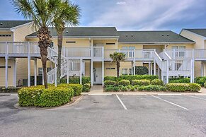 Coastal Condo With Pool - Walk to Destin Beach!