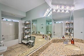 Coastal Condo With Pool - Walk to Destin Beach!