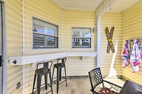 Coastal Condo With Pool - Walk to Destin Beach!