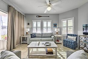 Coastal Condo With Pool - Walk to Destin Beach!