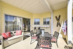 Coastal Condo With Pool - Walk to Destin Beach!