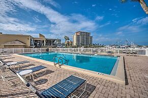 Coastal Condo With Pool - Walk to Destin Beach!