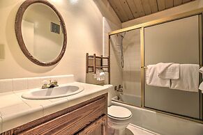 Mammoth Lakes Townhome < 2 Mi to Ski Area!