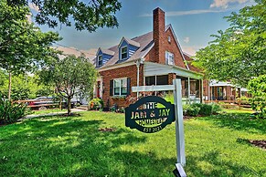 Stylish DC Studio ~ 5 Mi to National Mall!