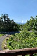 Idyllic Sevierville Cabin: Deck + Smoky Mtn View!