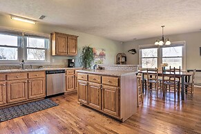 Family Home w/ Deck, 2 Mi to Lake Cumberland