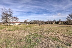 Family Home w/ Deck, 2 Mi to Lake Cumberland