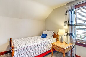 'ania's Retreat' w/ Deck: Walk to Lake Michigan!