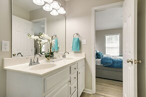 Pet-friendly Family Townhome w/ Private Patio