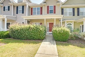 Pet-friendly Family Townhome w/ Private Patio