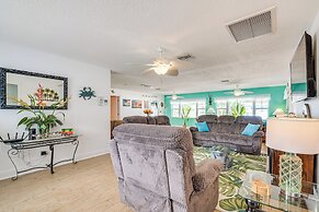 Boat Dock & Kayaks: Canalfront Home in Homosassa
