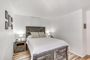 Screened Balcony & Views: Modern Osage Beach Condo