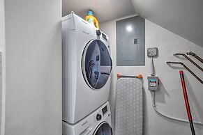 Canal-front Condo: Walk to Downtown Ft Lauderdale!