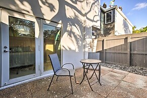 Canal-front Condo: Walk to Downtown Ft Lauderdale!