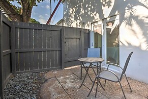 Canal-front Condo: Walk to Downtown Ft Lauderdale!