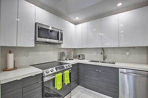 Canal-front Condo: Walk to Downtown Ft Lauderdale!