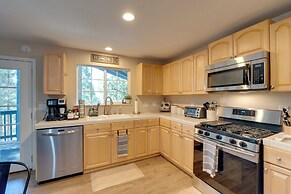 12 Mi to Apple Hill: Family-friendly Cabin Retreat