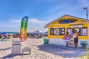 Coastal Condo: Patio & Free Resort Amenities!