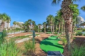 Coastal Condo: Patio & Free Resort Amenities!