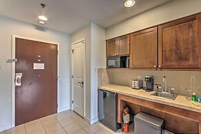 Coastal Condo: Patio & Free Resort Amenities!