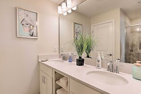 6 Mi to Disney: Resort Hideaway w/ Pool Access!