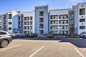 6 Mi to Disney: Resort Hideaway w/ Pool Access!