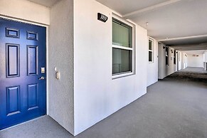 6 Mi to Disney: Resort Hideaway w/ Pool Access!