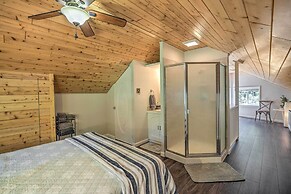 1 Mi to Jenkinson Lake: Apples Chalet w/ Deck