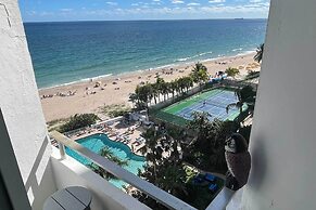 Oceanfront Luxury Renovated Resort Getaway!