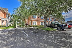 Kissimmee Retreat w/ Pool Access, 10 Mi to Disney!
