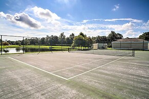 Kissimmee Retreat w/ Pool Access, 10 Mi to Disney!