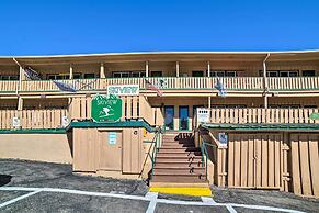 Red River Condo w/ Fire Pit: 1/2 Mi to Slopes!