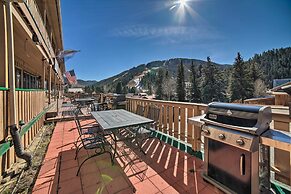 Red River Condo w/ Fire Pit: 1/2 Mi to Slopes!
