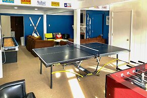 Red River Condo w/ Fire Pit: 1/2 Mi to Slopes!