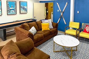 Red River Condo w/ Fire Pit: 1/2 Mi to Slopes!