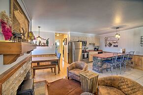 Red River Condo w/ Fire Pit: 1/2 Mi to Slopes!