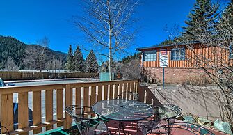 Red River Condo w/ Fire Pit: 1/2 Mi to Slopes!