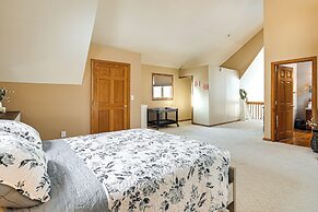 Apple Valley Home, Shared Golf Course On-site