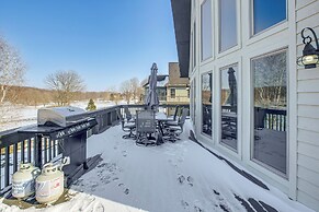 Apple Valley Home, Shared Golf Course On-site