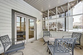 Apple Valley Home, Shared Golf Course On-site