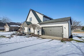 Apple Valley Home, Shared Golf Course On-site