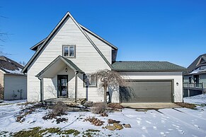 Apple Valley Home, Shared Golf Course On-site