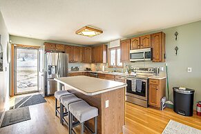 Apple Valley Home, Shared Golf Course On-site